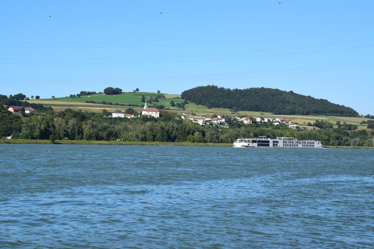 Gasthaus Donaublick Leiben Bagian luar foto
